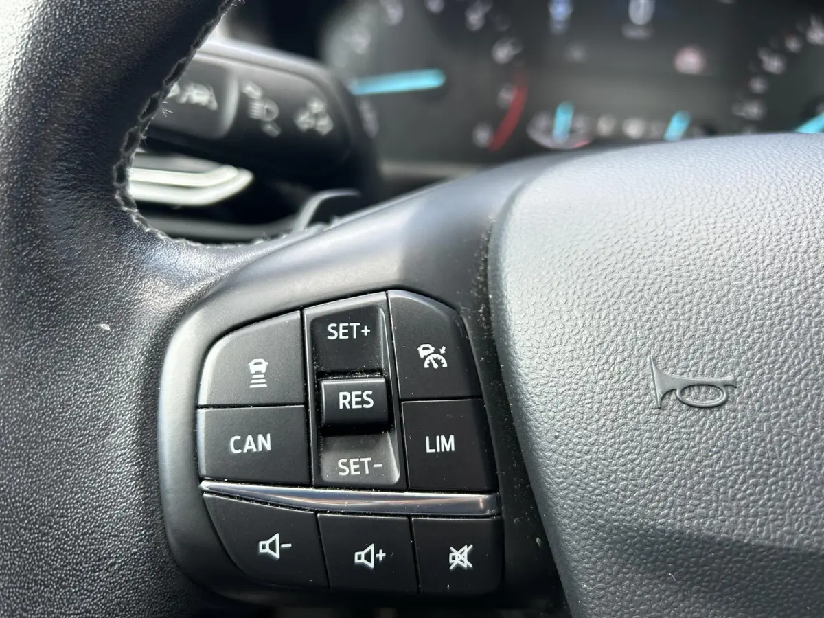 1.0 EcoBoost Titanium 101PK | 1e Eigenaar! | Dealeronderhouden | NL AUTO | AUTOMAAT | Trekhaak | Achteruitrijcamera | B&O Audio | Navigatie | Climate Control | Adaptive Cruise Control | Voor