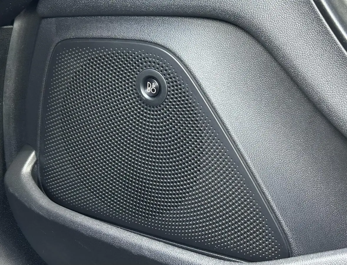 1.0 EcoBoost Titanium 101PK | 1e Eigenaar! | Dealeronderhouden | NL AUTO | AUTOMAAT | Trekhaak | Achteruitrijcamera | B&O Audio | Navigatie | Climate Control | Adaptive Cruise Control | Voor