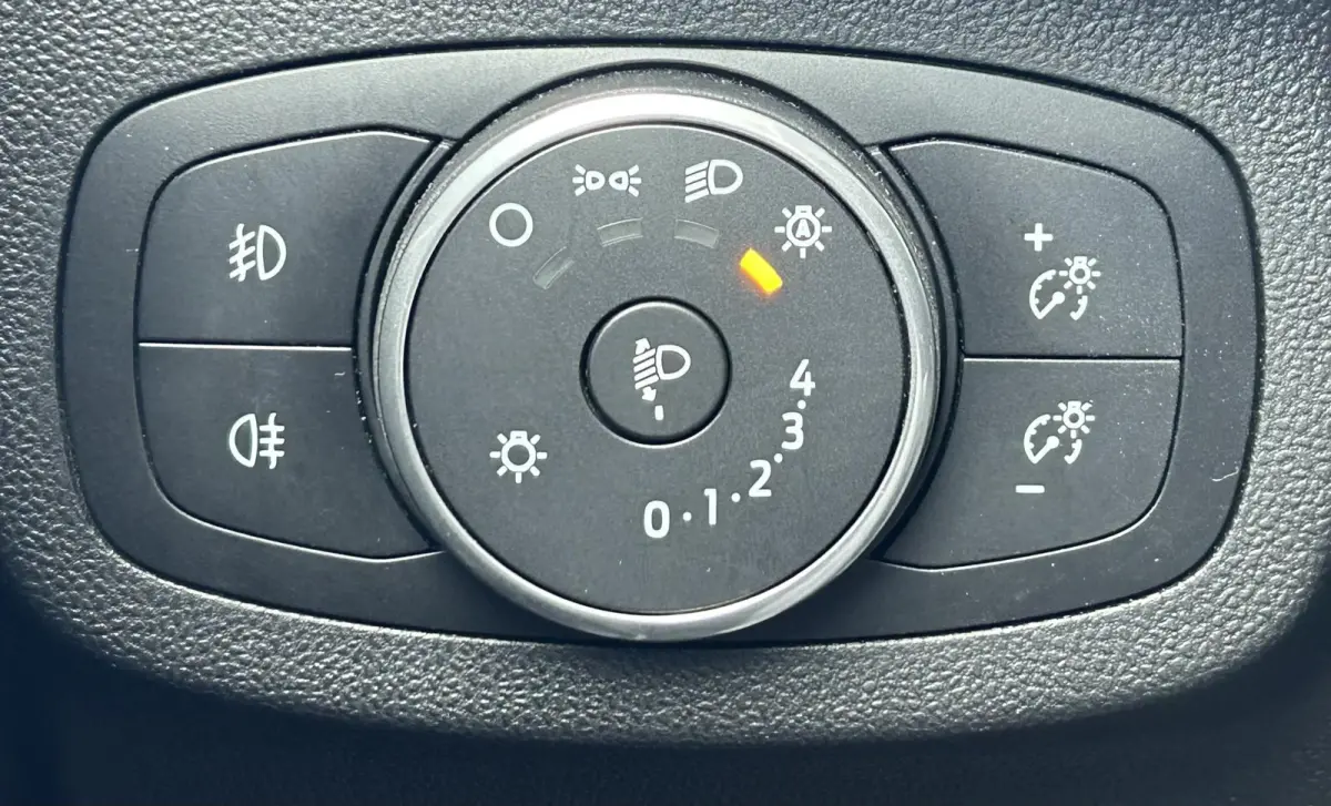 1.0 EcoBoost Titanium 101PK | 1e Eigenaar! | Dealeronderhouden | NL AUTO | AUTOMAAT | Trekhaak | Achteruitrijcamera | B&O Audio | Navigatie | Climate Control | Adaptive Cruise Control | Voor
