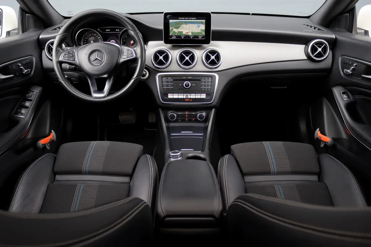 200 Prestige | Panoramadak | Memory | Stoelverwarming | Zitcomfortpakket | Cruise Control | Navigatie |