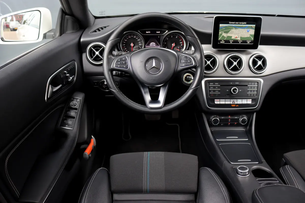 200 Prestige | Panoramadak | Memory | Stoelverwarming | Zitcomfortpakket | Cruise Control | Navigatie |