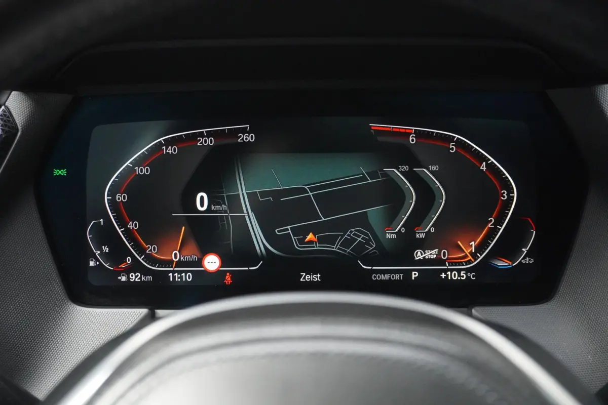 120i Model M Sport | High Executive | 19 inch LM M Dubbelspaak (Styling 552 M) | Glazen panoramadak | HiFi System
