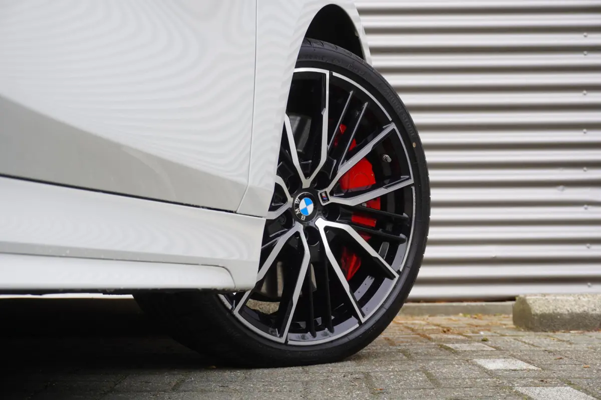120i Model M Sport | High Executive | 19 inch LM M Dubbelspaak (Styling 552 M) | Glazen panoramadak | HiFi System