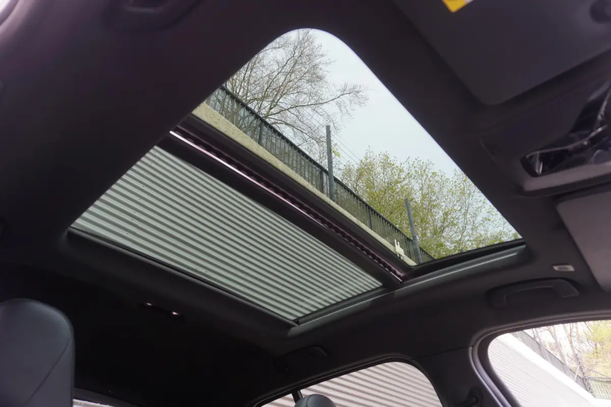 120i Model M Sport | High Executive | 19 inch LM M Dubbelspaak (Styling 552 M) | Glazen panoramadak | HiFi System