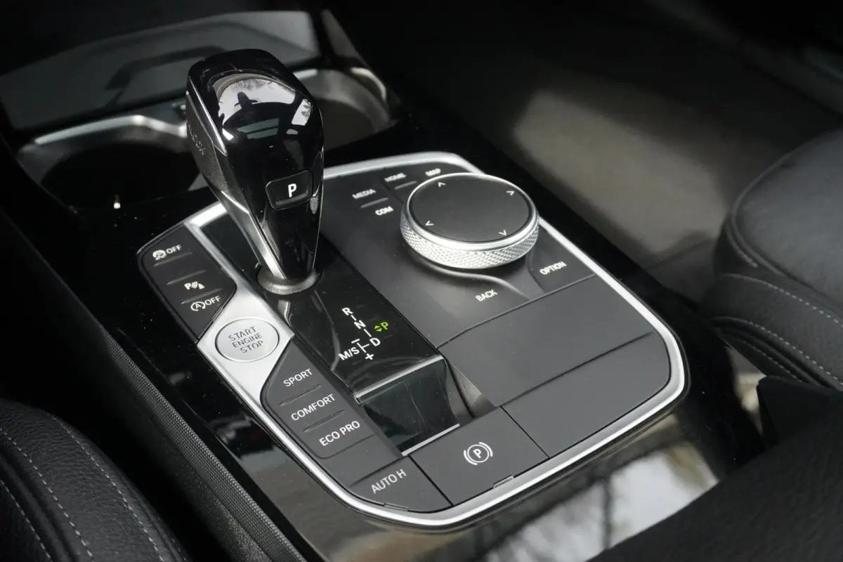 120i Model M Sport | High Executive | 19 inch LM M Dubbelspaak (Styling 552 M) | Glazen panoramadak | HiFi System