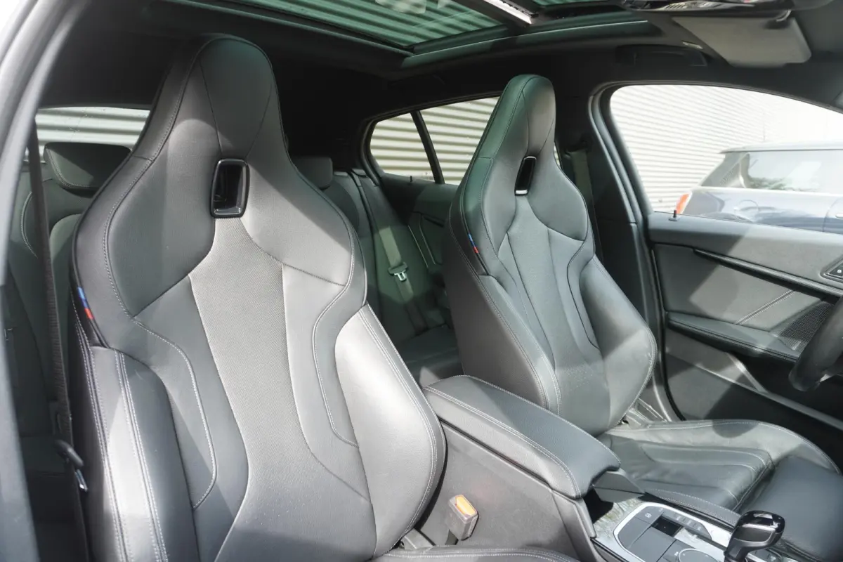 120i Model M Sport | High Executive | 19 inch LM M Dubbelspaak (Styling 552 M) | Glazen panoramadak | HiFi System
