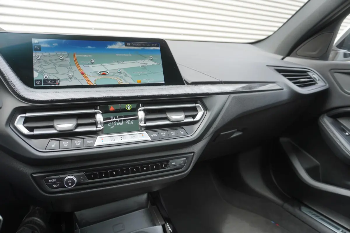 120i Model M Sport | High Executive | 19 inch LM M Dubbelspaak (Styling 552 M) | Glazen panoramadak | HiFi System