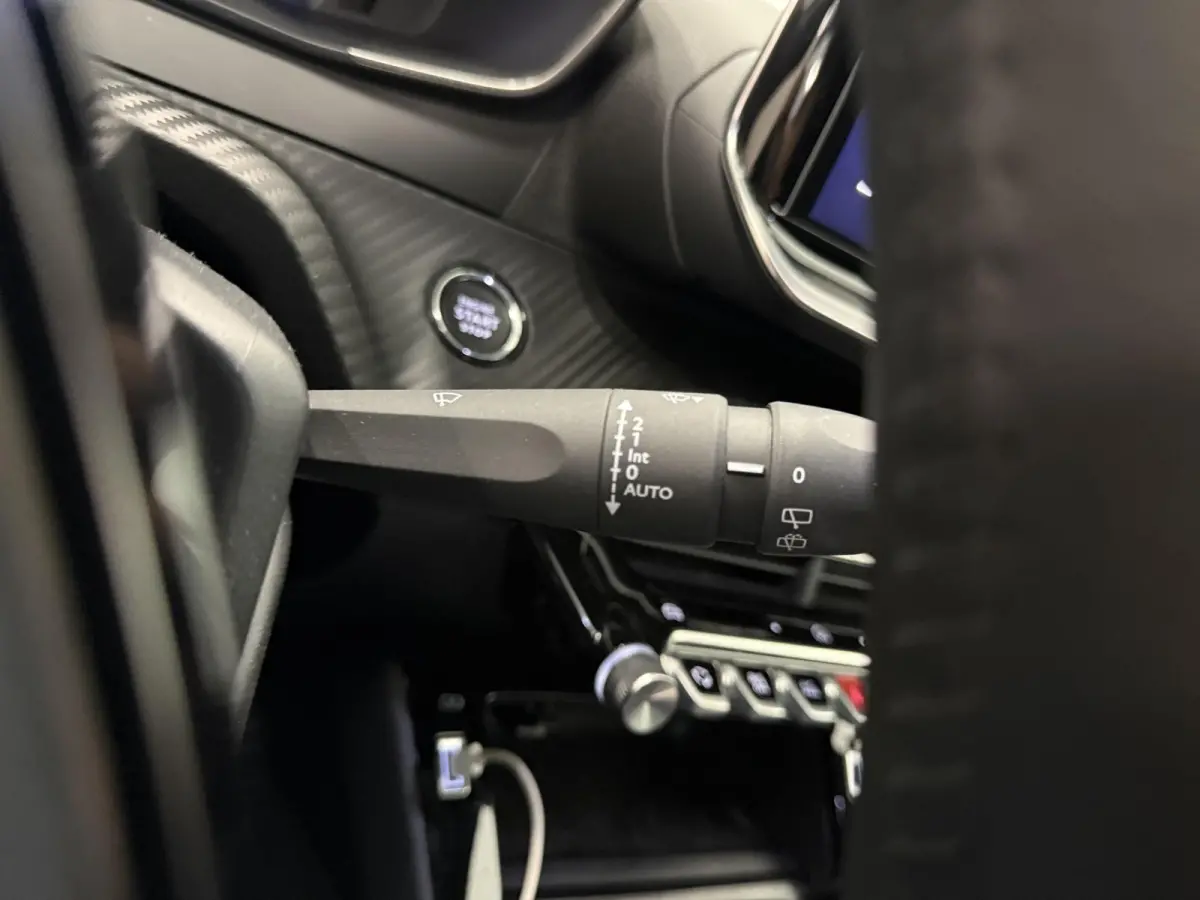 1.2 PureTech 100 Allure Navigatie Apple Carplay/Android Auto Parkeersensoren Cruise Control Full LED Virtual Cockpit Climate Control Lichtmetalen velgen