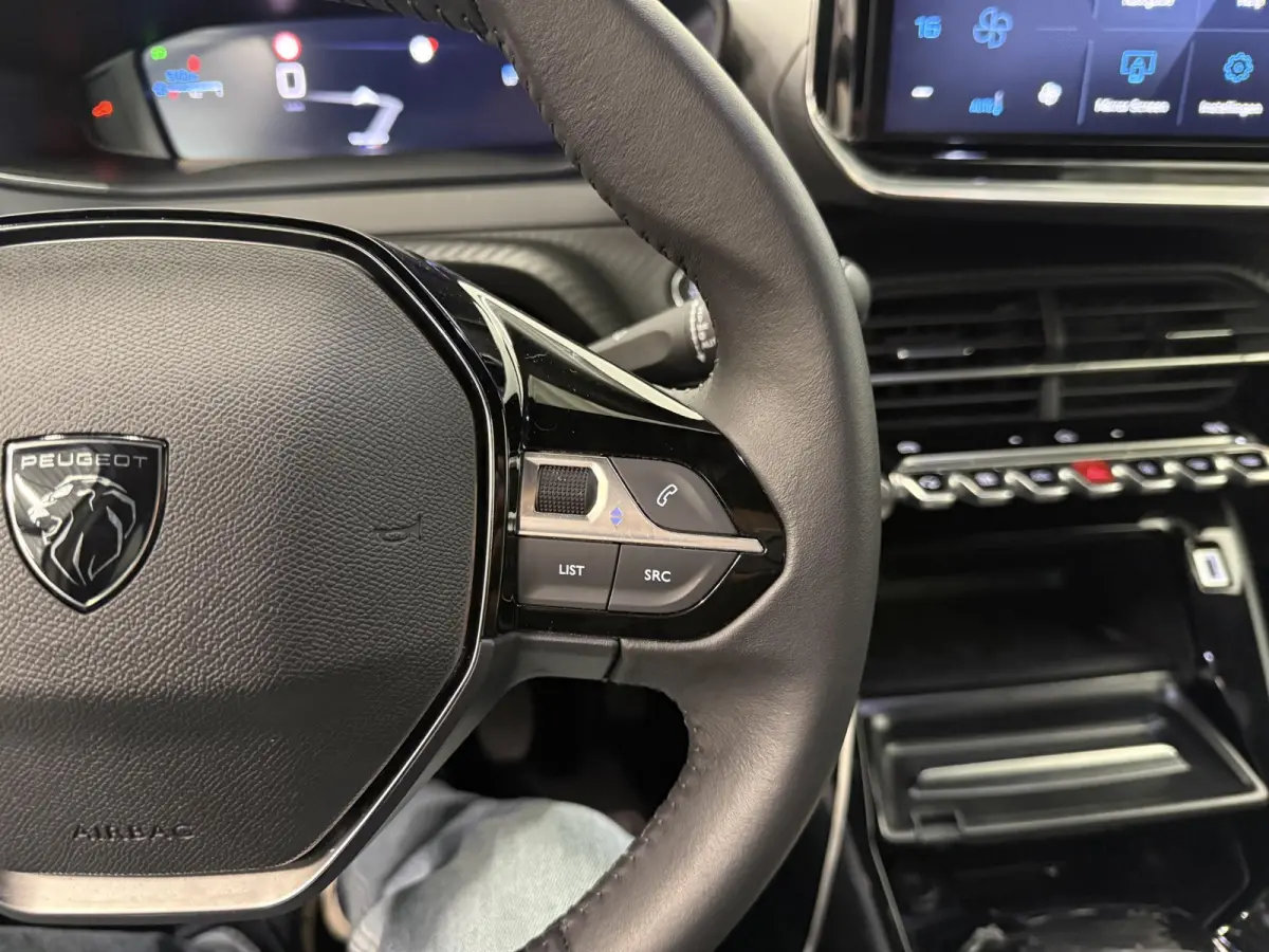 1.2 PureTech 100 Allure Navigatie Apple Carplay/Android Auto Parkeersensoren Cruise Control Full LED Virtual Cockpit Climate Control Lichtmetalen velgen