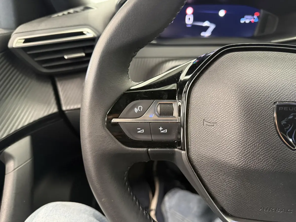 1.2 PureTech 100 Allure Navigatie Apple Carplay/Android Auto Parkeersensoren Cruise Control Full LED Virtual Cockpit Climate Control Lichtmetalen velgen