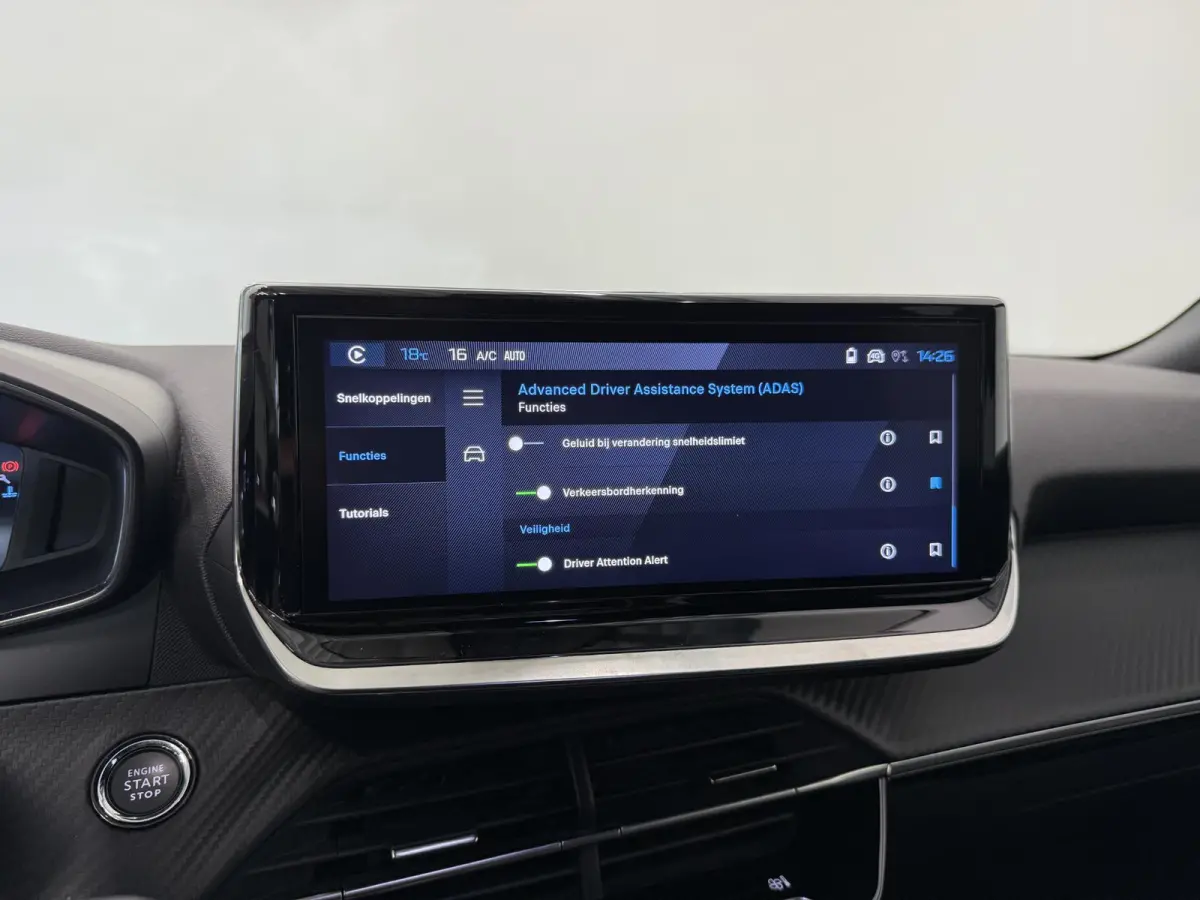 1.2 PureTech 100 Allure Navigatie Apple Carplay/Android Auto Parkeersensoren Cruise Control Full LED Virtual Cockpit Climate Control Lichtmetalen velgen