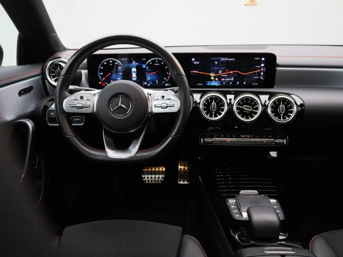 200 Business Solution AMG | PANORAMADAK | ACHTERUITRIJCAMERA | STOELVERWARMING | CRUISE CONTROL | BLUETOOTH |