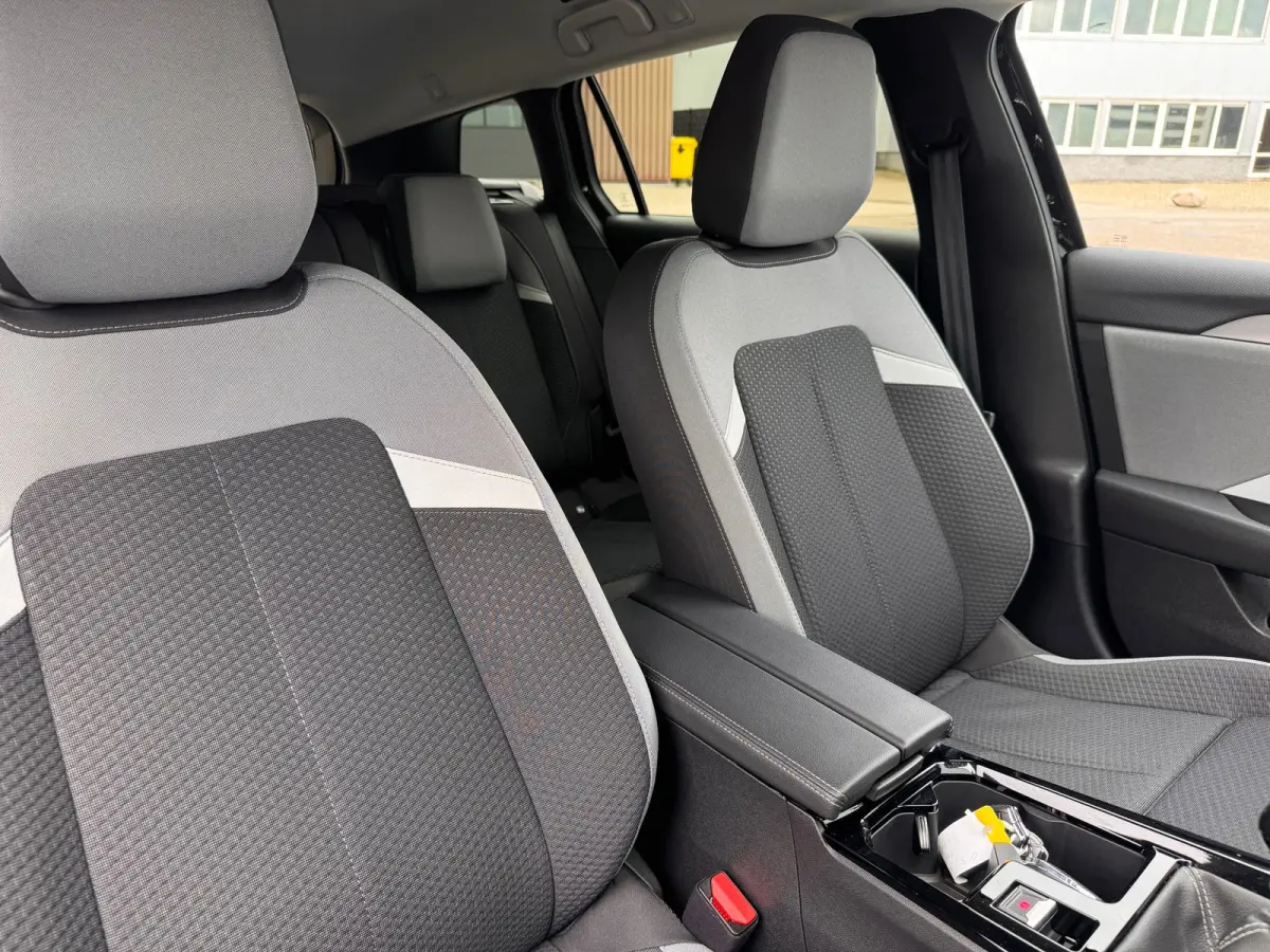 1.2 Turbo Business Edition 130PK | Camera | Navigatie | Stoel/stuurverwarming | Cruise Control | | Airco (automatisch) | DAB ontvanger | Dak in carrosseriekleur