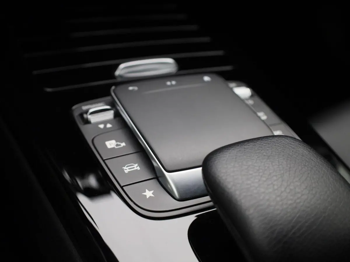 250 e | LEDER | NAVIGATIE | STOELVERWARMING | CRUISE CONTROL | BLUETOOTH | CLIMATE CONTROL |