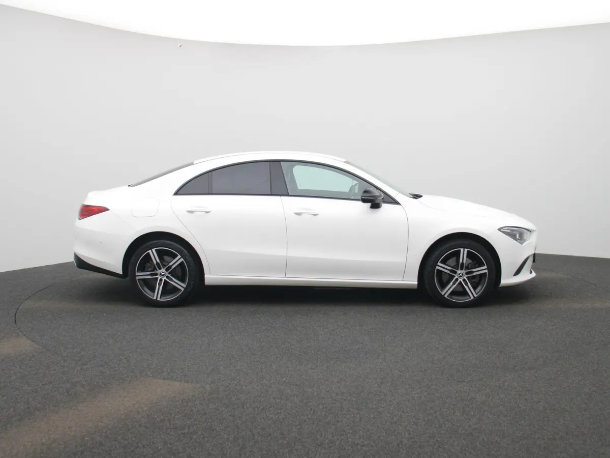 250 e | LEDER | NAVIGATIE | STOELVERWARMING | CRUISE CONTROL | BLUETOOTH | CLIMATE CONTROL |