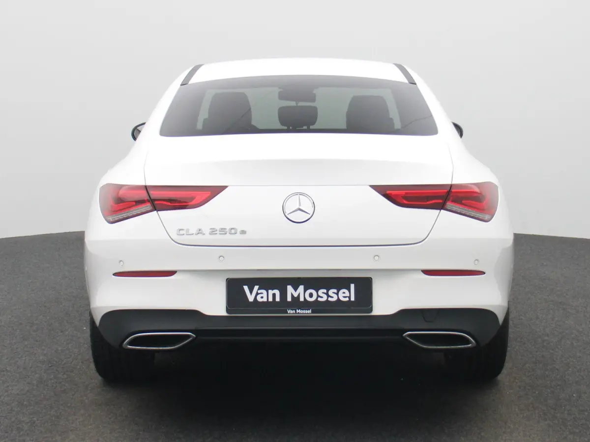 250 e | LEDER | NAVIGATIE | STOELVERWARMING | CRUISE CONTROL | BLUETOOTH | CLIMATE CONTROL |