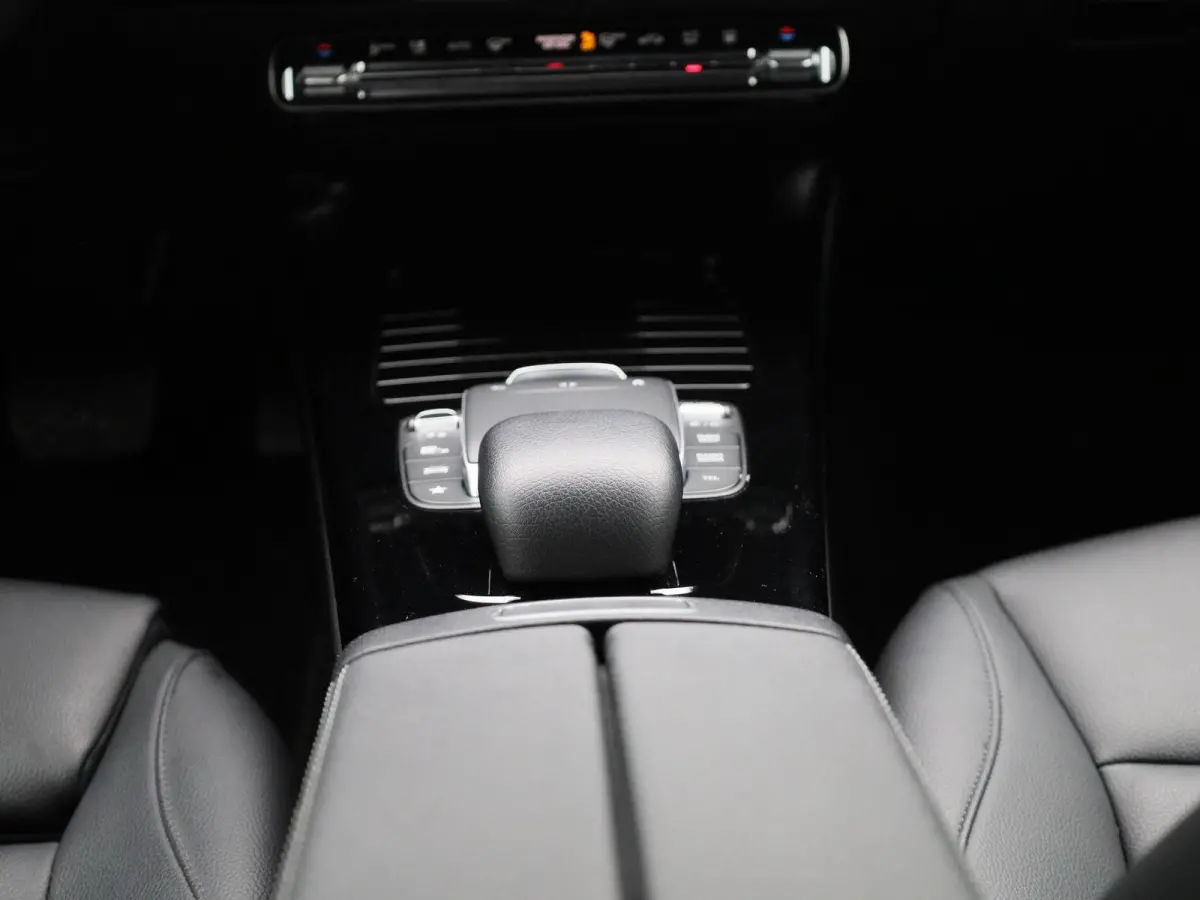 250 e | LEDER | NAVIGATIE | STOELVERWARMING | CRUISE CONTROL | BLUETOOTH | CLIMATE CONTROL |