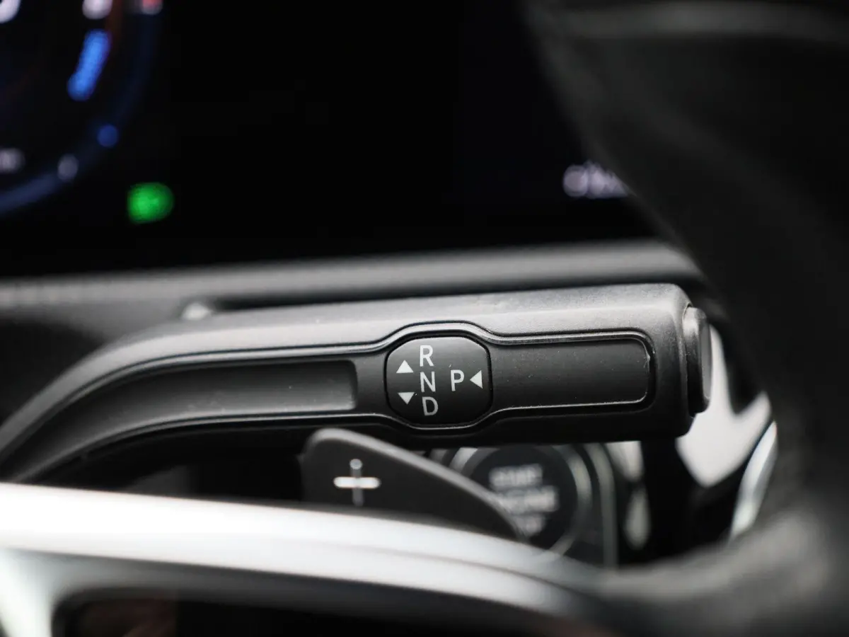 250 e | LEDER | NAVIGATIE | STOELVERWARMING | CRUISE CONTROL | BLUETOOTH | CLIMATE CONTROL |