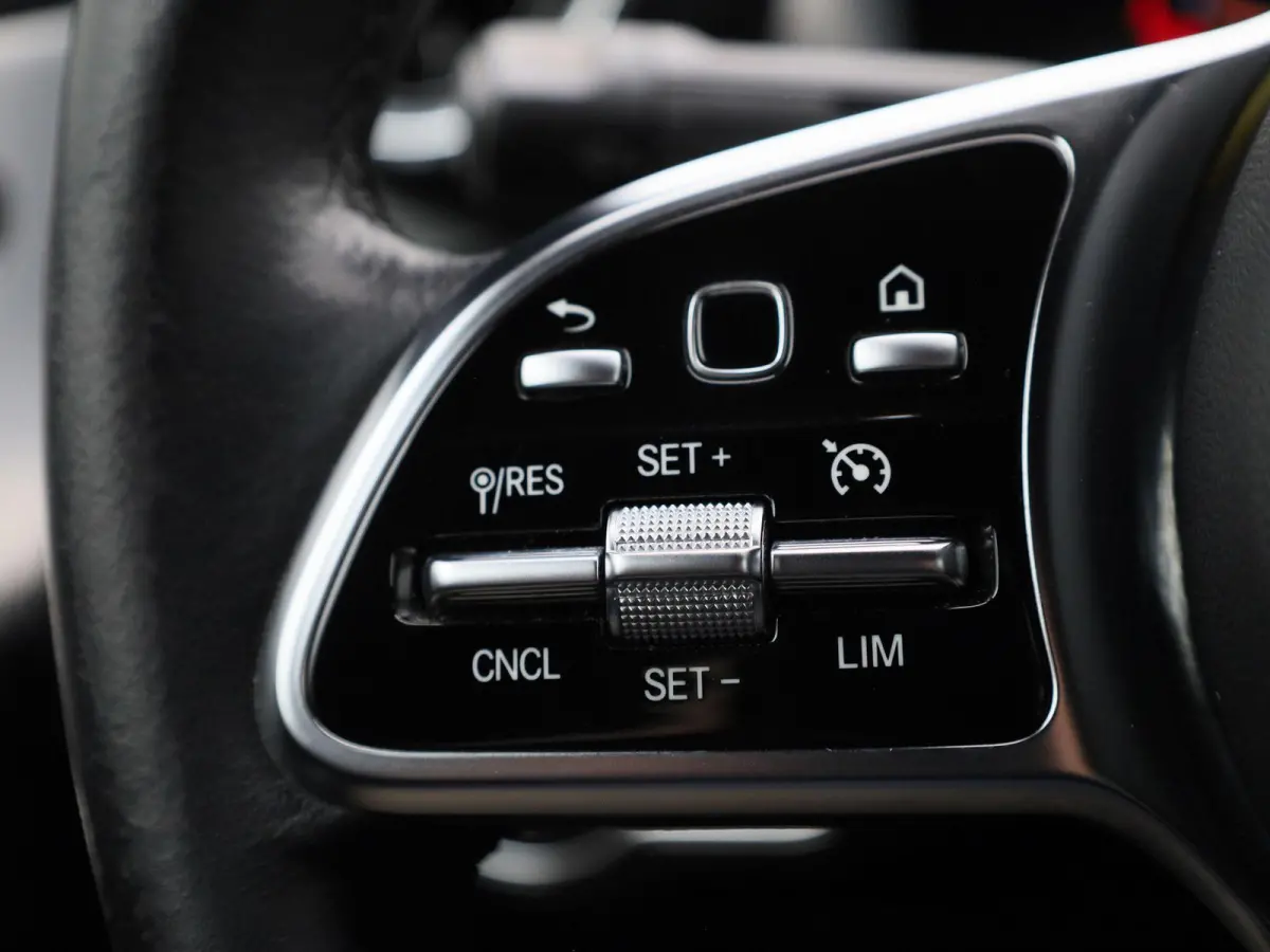 250 e | LEDER | NAVIGATIE | STOELVERWARMING | CRUISE CONTROL | BLUETOOTH | CLIMATE CONTROL |