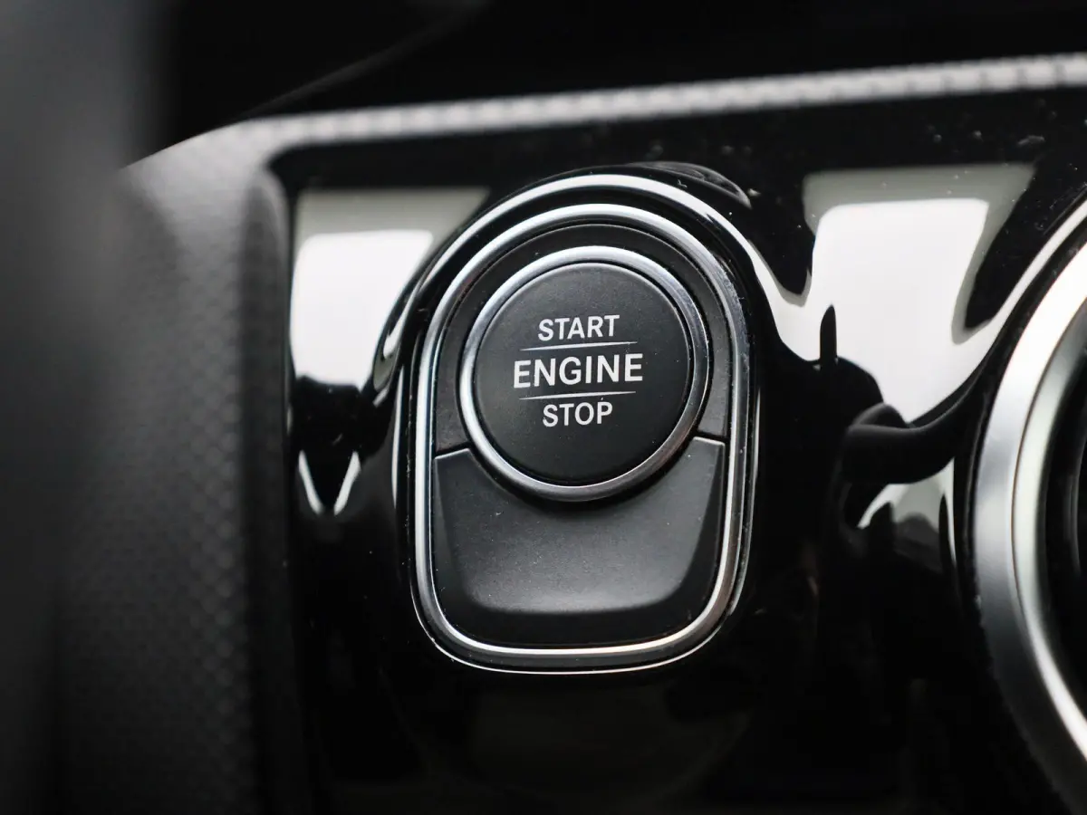 250 e | LEDER | NAVIGATIE | STOELVERWARMING | CRUISE CONTROL | BLUETOOTH | CLIMATE CONTROL |