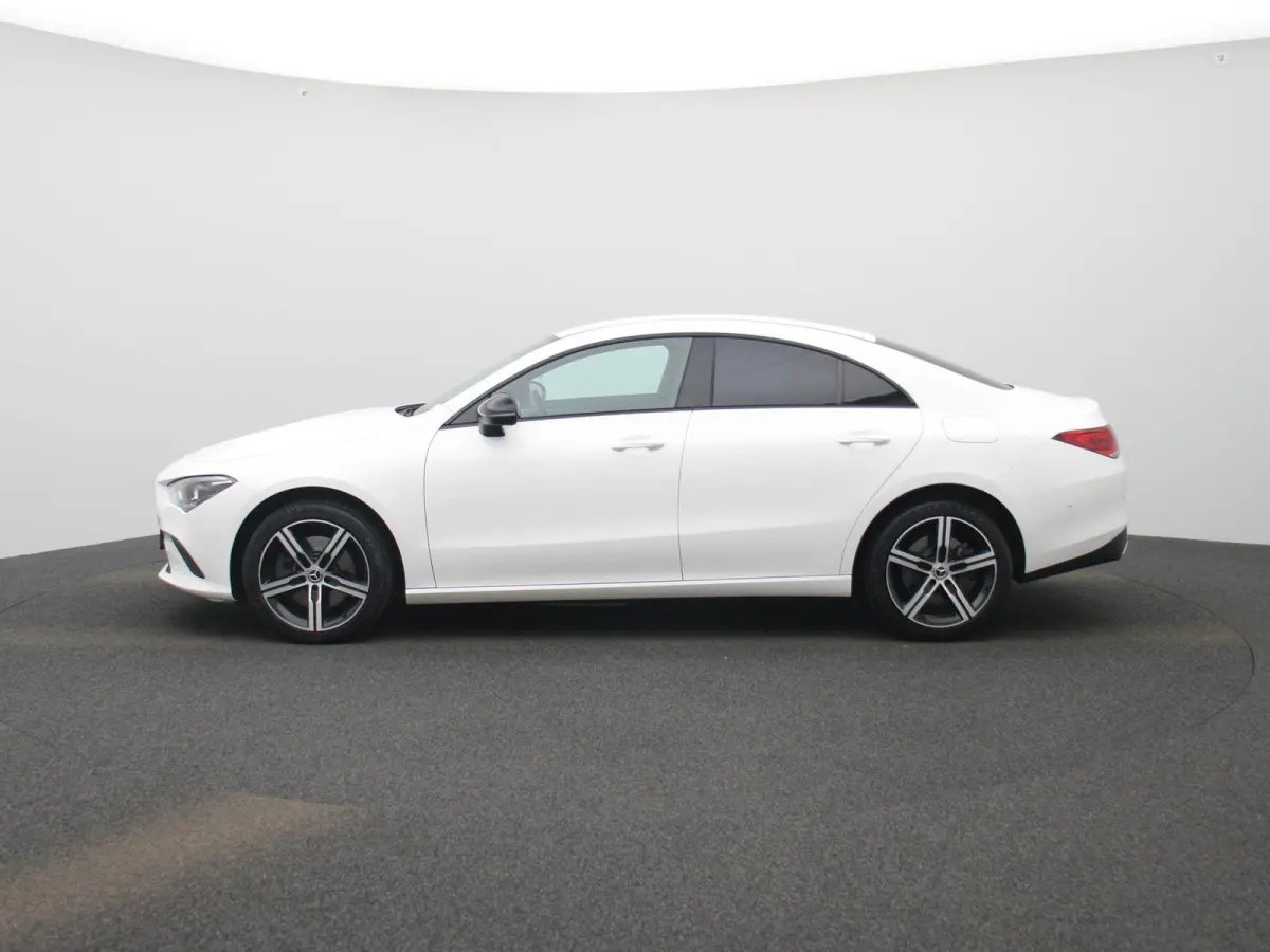 250 e | LEDER | NAVIGATIE | STOELVERWARMING | CRUISE CONTROL | BLUETOOTH | CLIMATE CONTROL |