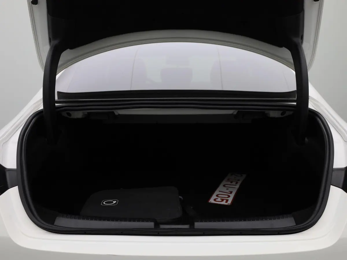250 e | LEDER | NAVIGATIE | STOELVERWARMING | CRUISE CONTROL | BLUETOOTH | CLIMATE CONTROL |