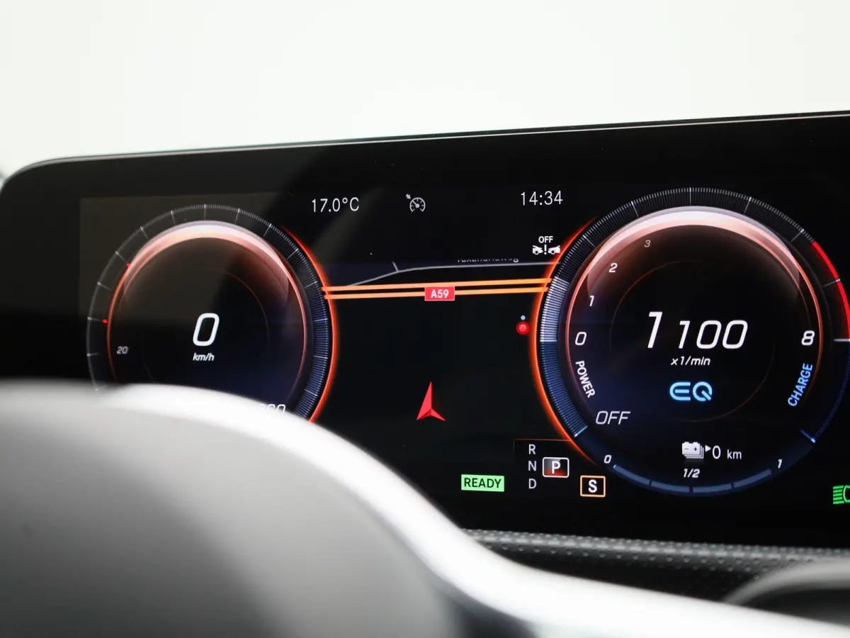 250 e | LEDER | NAVIGATIE | STOELVERWARMING | CRUISE CONTROL | BLUETOOTH | CLIMATE CONTROL |