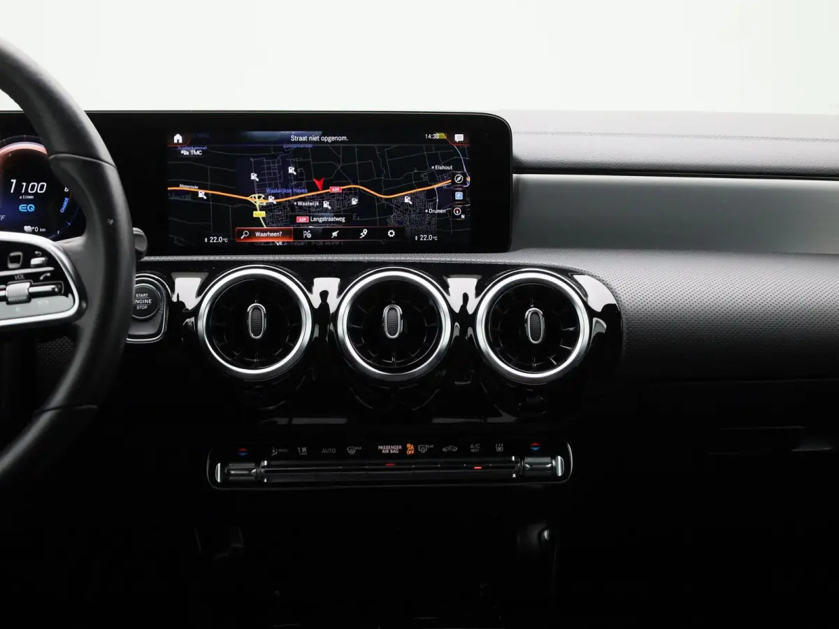 250 e | LEDER | NAVIGATIE | STOELVERWARMING | CRUISE CONTROL | BLUETOOTH | CLIMATE CONTROL |