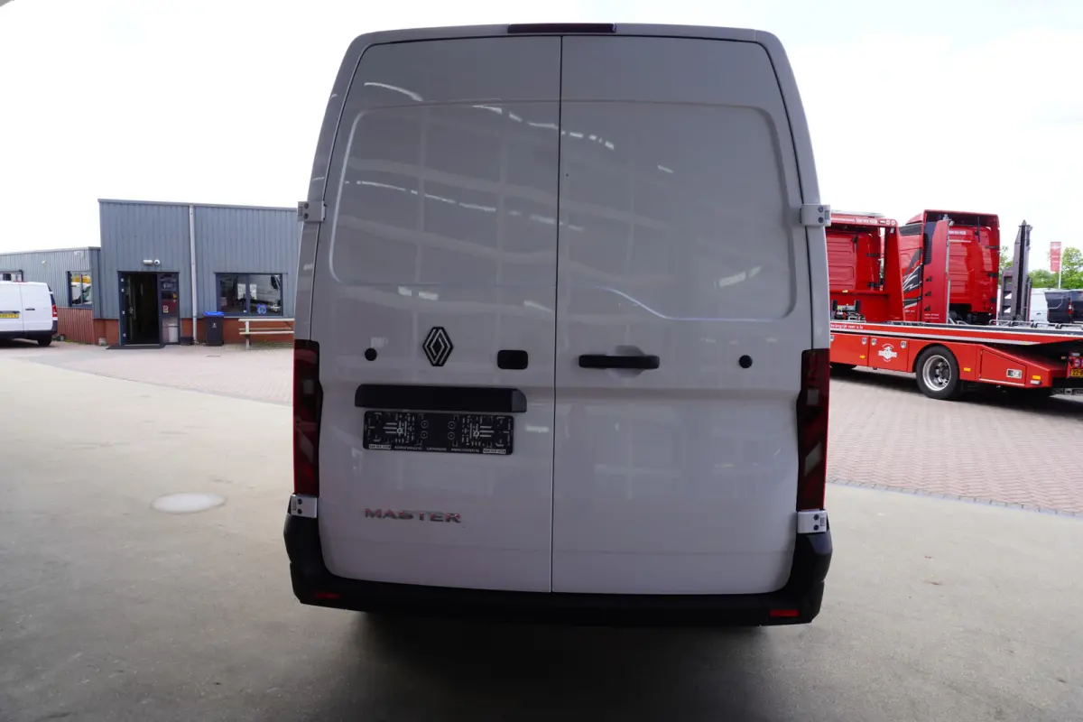 T35 2.0 dCi 150PK L3H2 nr. V004 | Airco | Cruise | Betimmering laadruimte