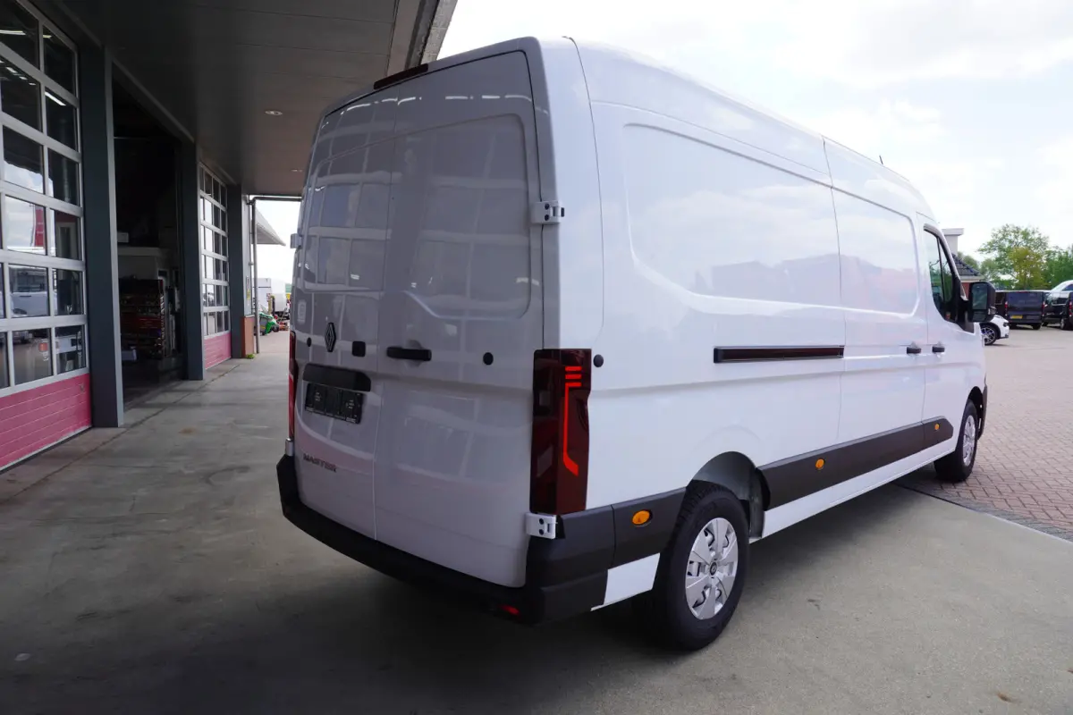 T35 2.0 dCi 150PK L3H2 nr. V004 | Airco | Cruise | Betimmering laadruimte