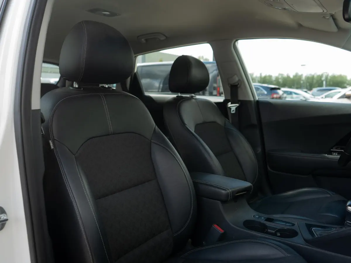 1.6 GDi Hybrid DynamicLine | Dealeronderhouden NL auto | Cruise control adaptief | Navigatie | achteruitrijcamera | Carplay | Parkeersensoren achter