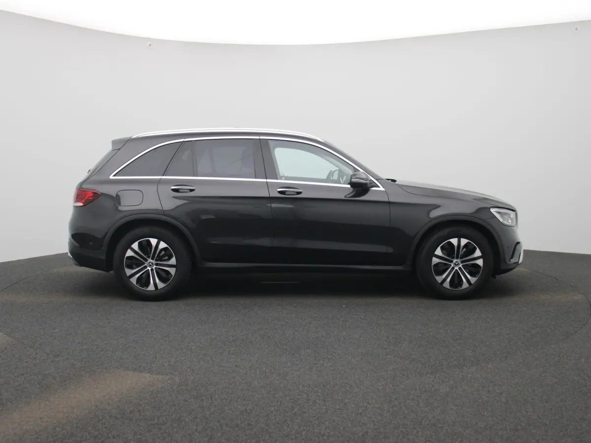 300 4MATIC Premium Plus | Apple Carplay/Android Auto | Luchtvering | Panoramadak | Burmester | Stoelverwarming | Sfeerverlichting | Camera | Parkeersensoren |