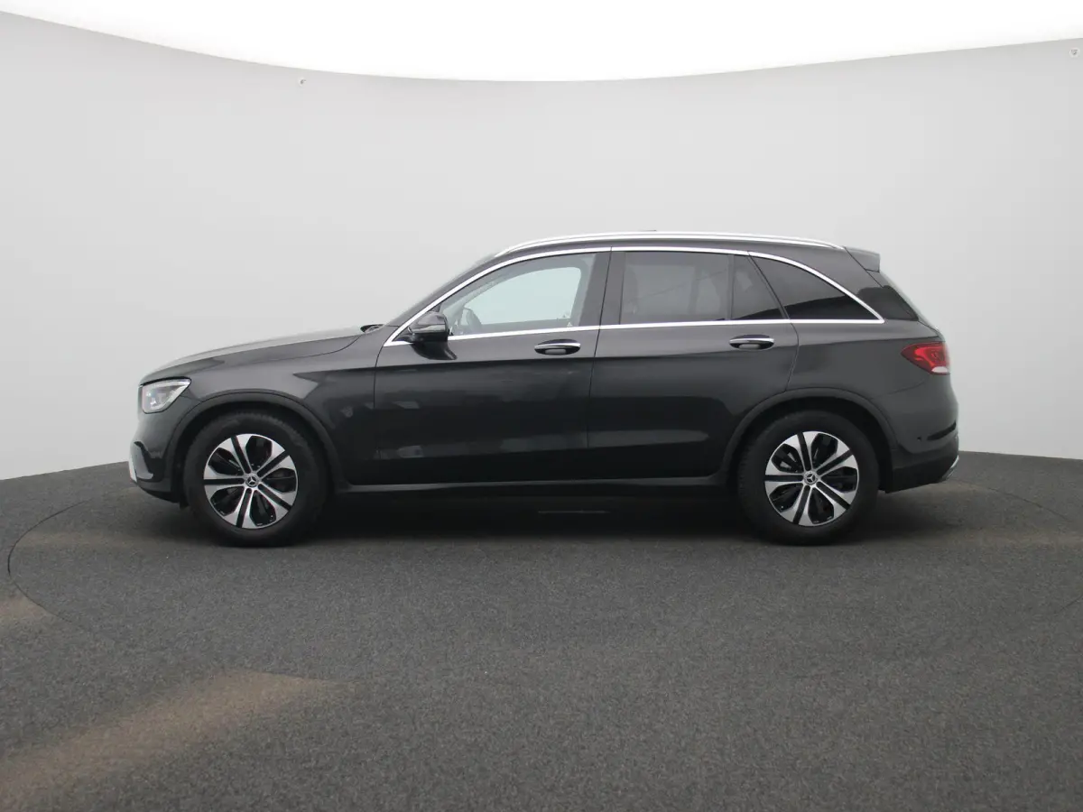 300 4MATIC Premium Plus | Apple Carplay/Android Auto | Luchtvering | Panoramadak | Burmester | Stoelverwarming | Sfeerverlichting | Camera | Parkeersensoren |