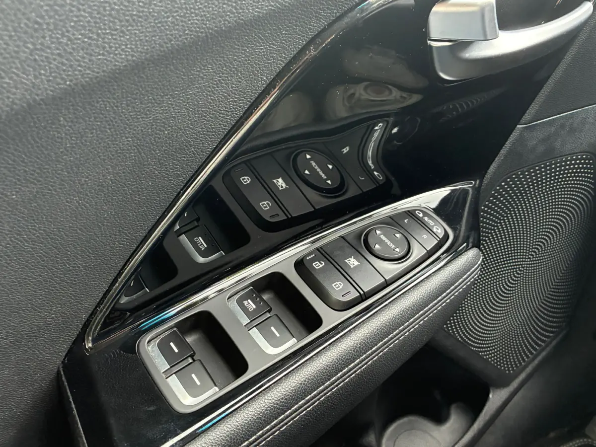 1.6 GDi Hybrid BusinessLine | Camera + Carplay + Stuur/Stoel vrw. Nu €10.975,-!!