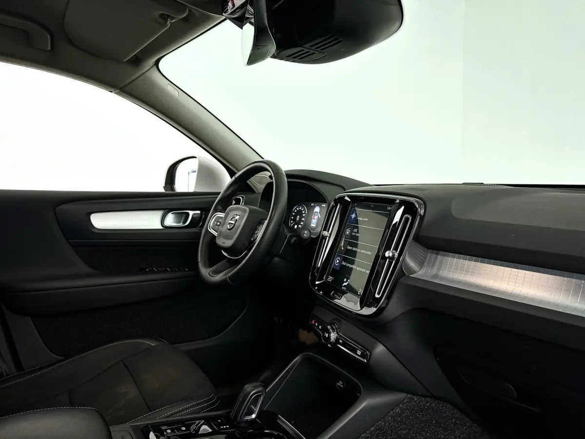 T4 AWD Momentum | Parkeercamera | Harman Kardon | Stoelverwarming | Carplay