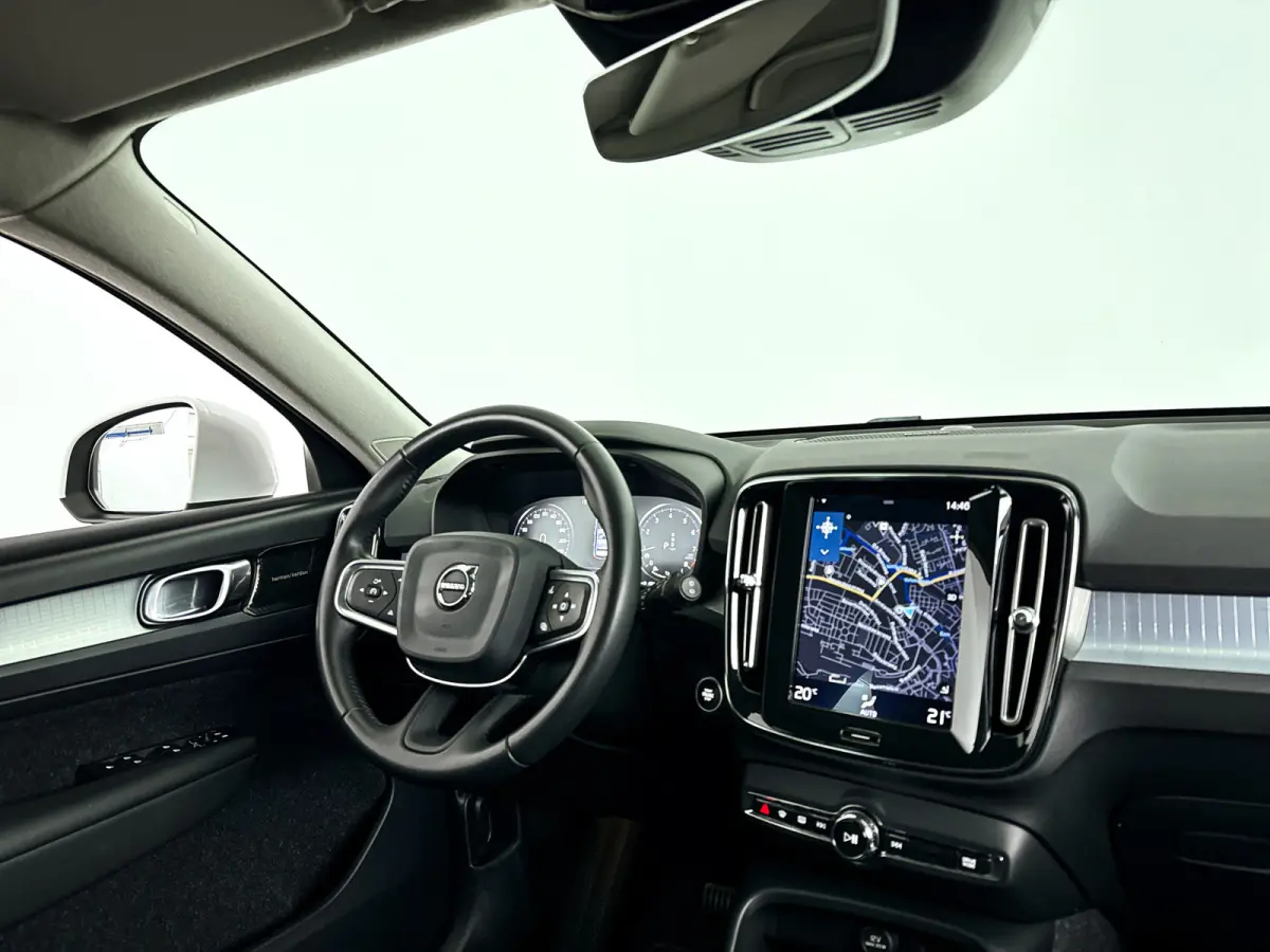 T4 AWD Momentum | Parkeercamera | Harman Kardon | Stoelverwarming | Carplay