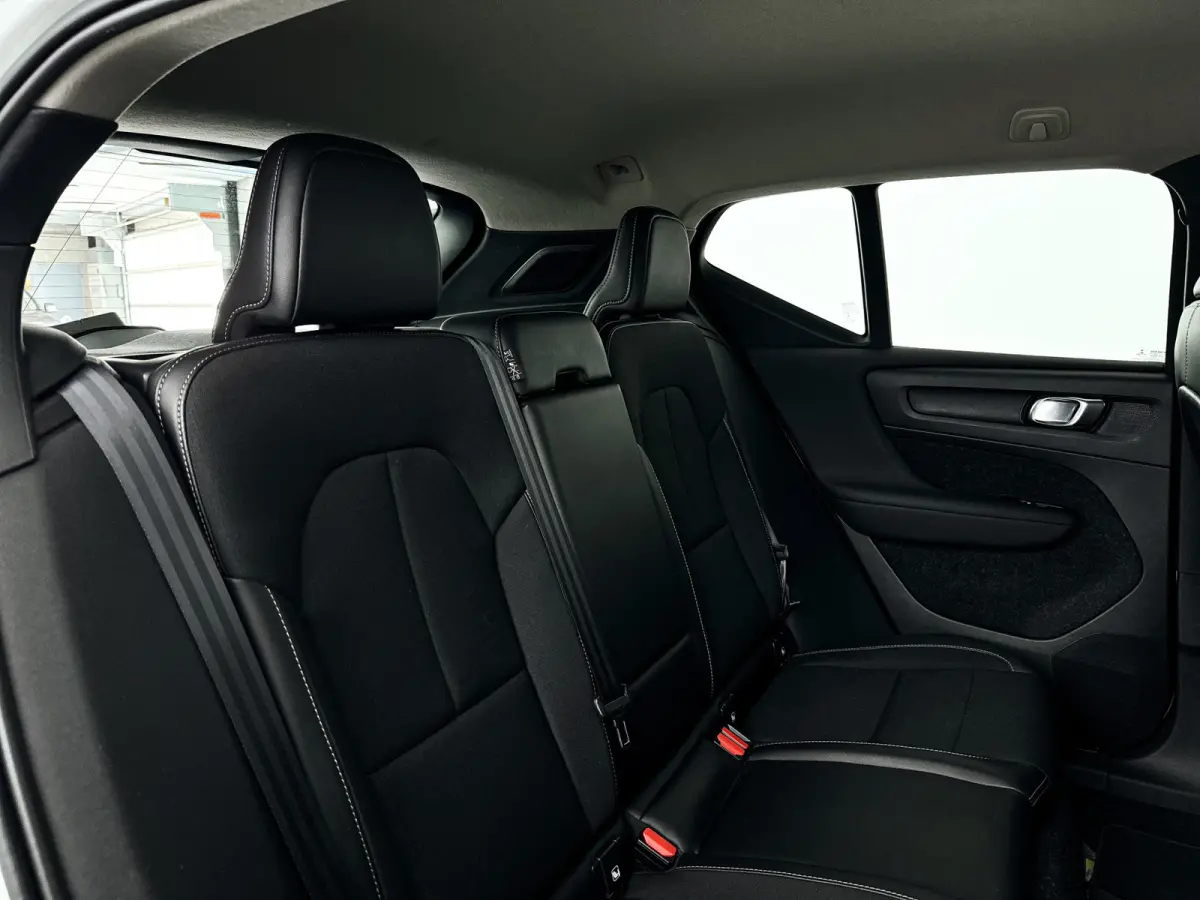 T4 AWD Momentum | Parkeercamera | Harman Kardon | Stoelverwarming | Carplay