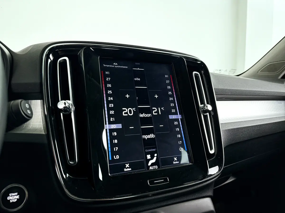 T4 AWD Momentum | Parkeercamera | Harman Kardon | Stoelverwarming | Carplay