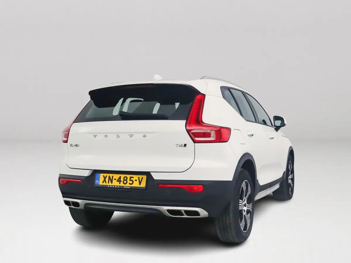 T4 AWD Momentum | Parkeercamera | Harman Kardon | Stoelverwarming | Carplay