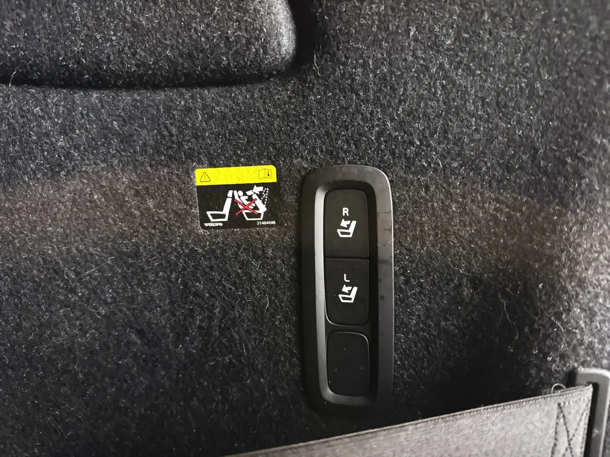 T4 AWD Momentum | Parkeercamera | Harman Kardon | Stoelverwarming | Carplay