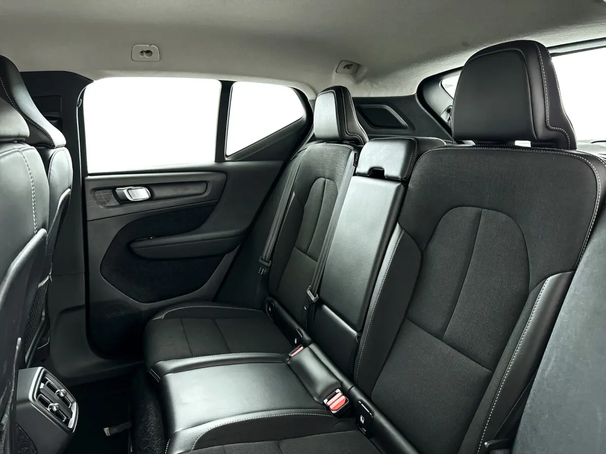 T4 AWD Momentum | Parkeercamera | Harman Kardon | Stoelverwarming | Carplay