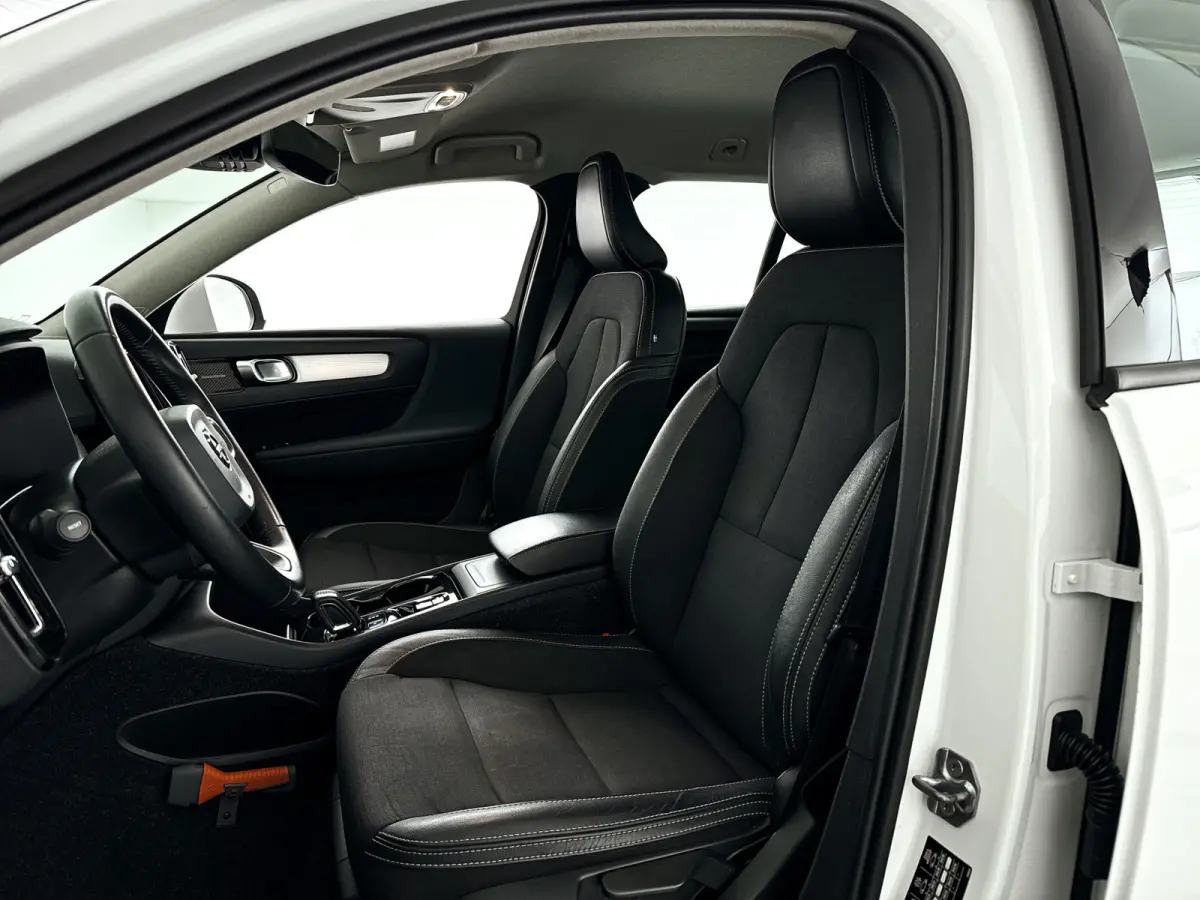 T4 AWD Momentum | Parkeercamera | Harman Kardon | Stoelverwarming | Carplay