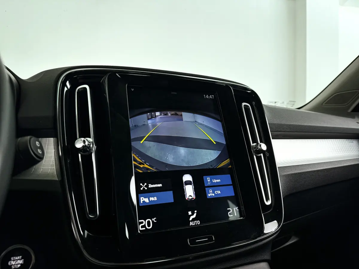 T4 AWD Momentum | Parkeercamera | Harman Kardon | Stoelverwarming | Carplay