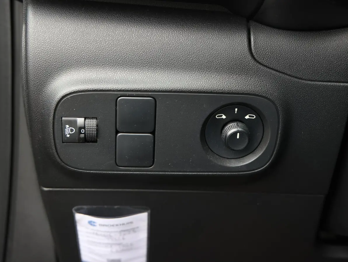 82pk Feel | Apple Carplay / Android Auto | Parkeersensoren | Climate Control