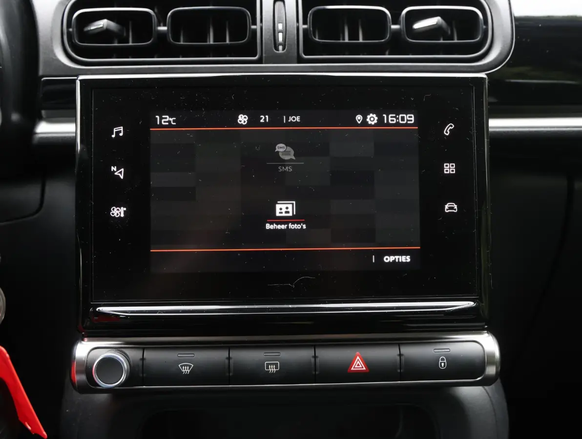 82pk Feel | Apple Carplay / Android Auto | Parkeersensoren | Climate Control