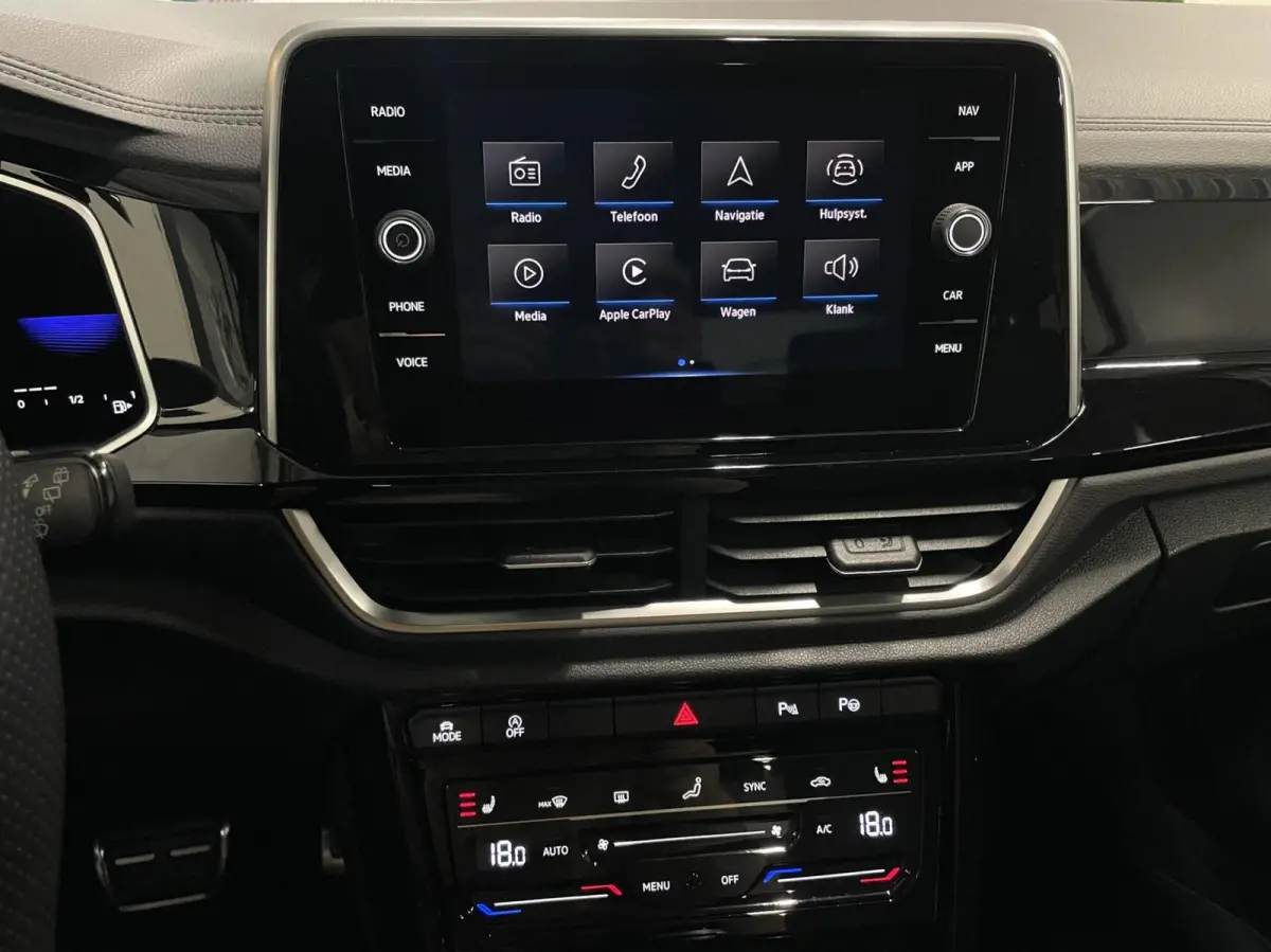 1.5 TSI R-Line Business+/ Cam/ Keyless/ IQ LED/ CarPlay/ 18''LMV