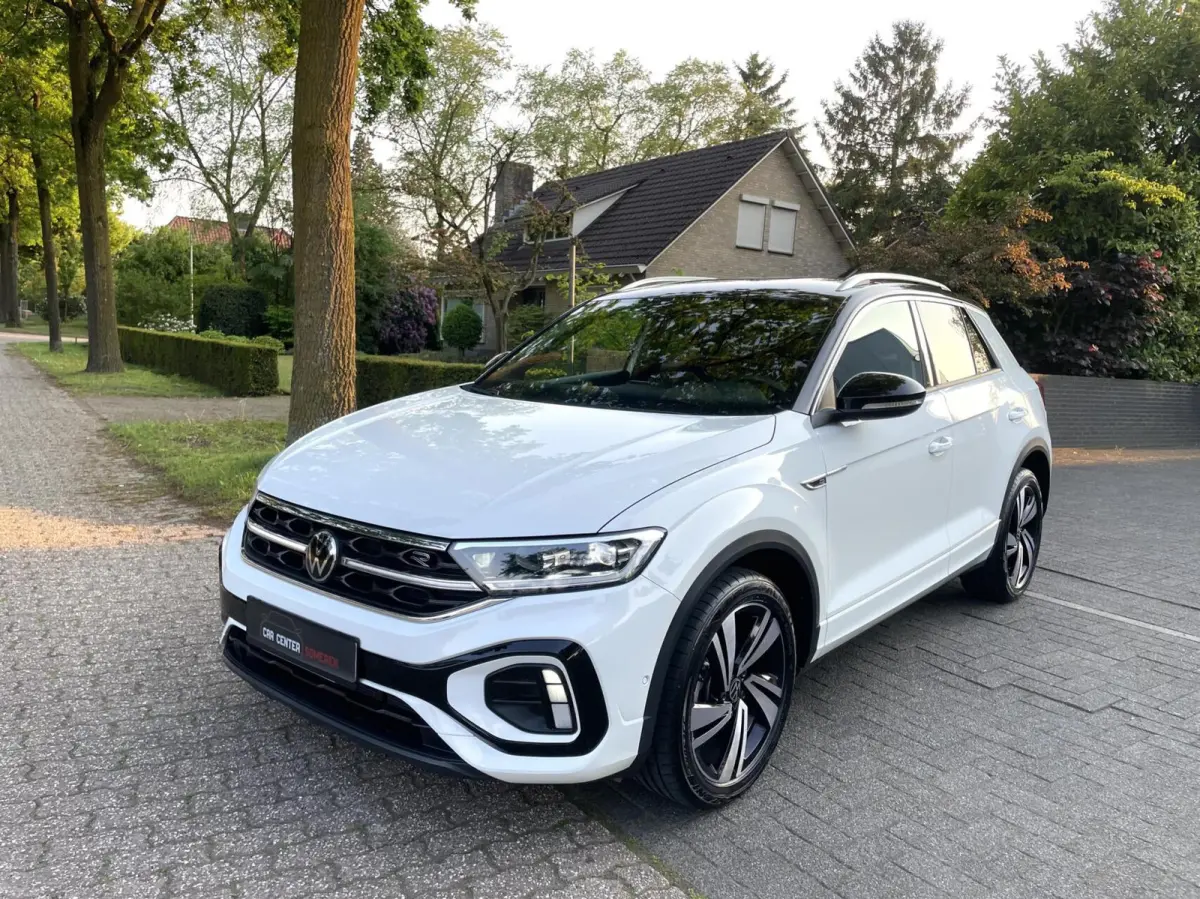 1.5 TSI R-Line Business+/ Cam/ Keyless/ IQ LED/ CarPlay/ 18''LMV