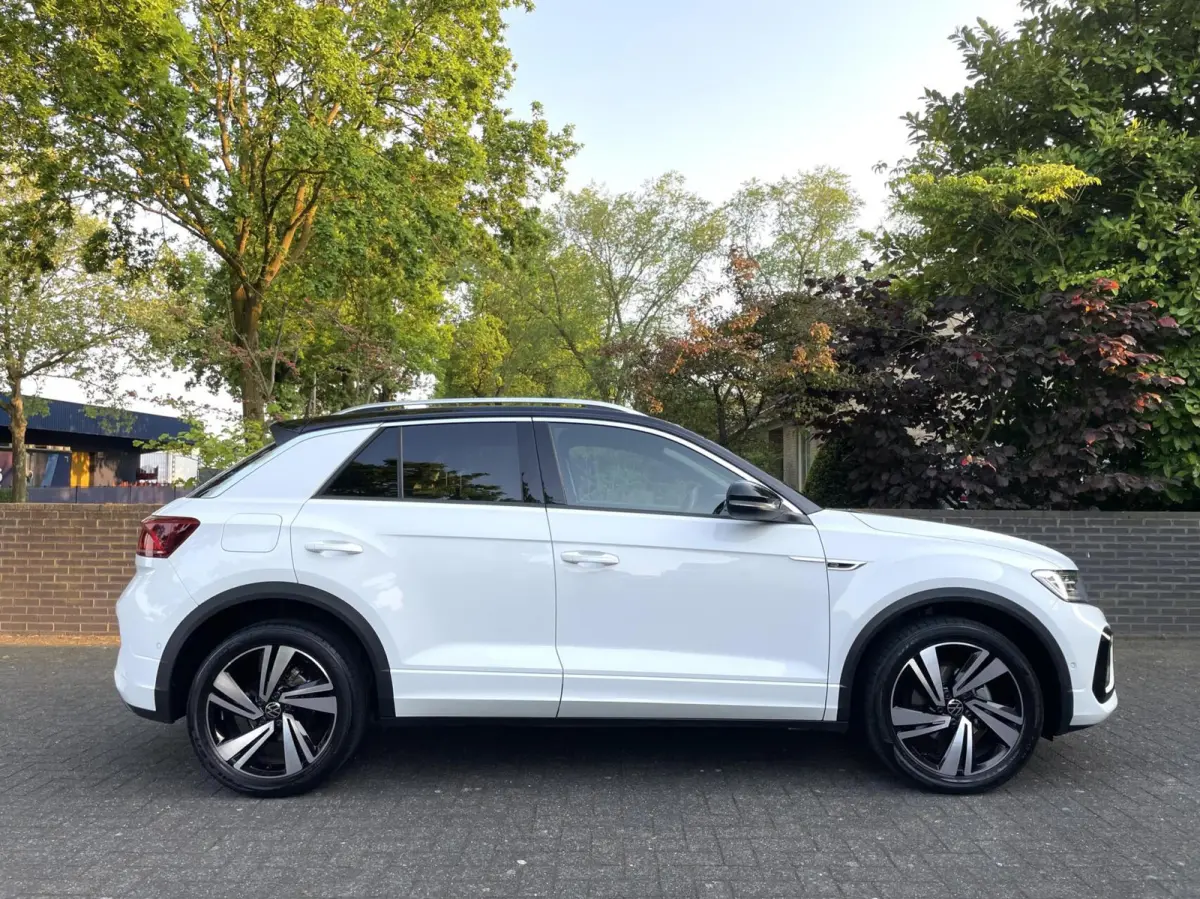 1.5 TSI R-Line Business+/ Cam/ Keyless/ IQ LED/ CarPlay/ 18''LMV