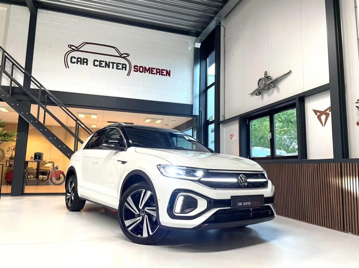 1.5 TSI R-Line Business+/ Cam/ Keyless/ IQ LED/ CarPlay/ 18''LMV