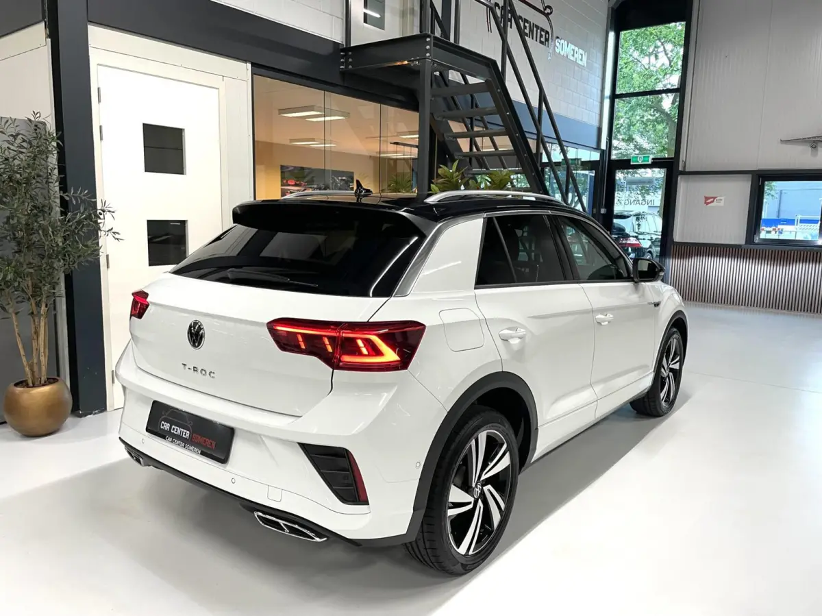 1.5 TSI R-Line Business+/ Cam/ Keyless/ IQ LED/ CarPlay/ 18''LMV